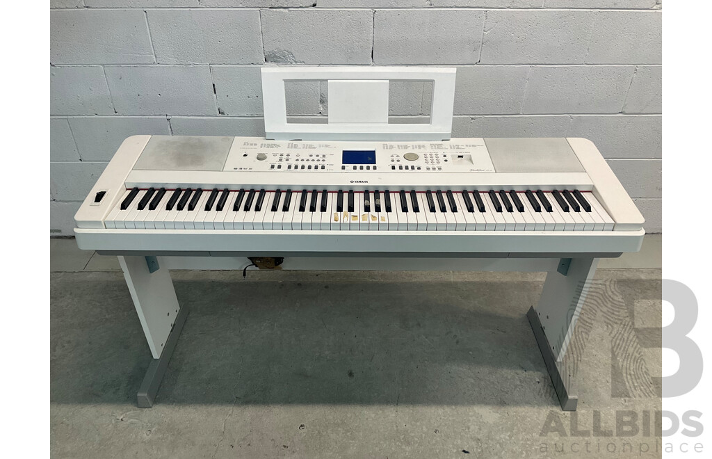 YAMAHA DGX-650WH Digital Piano - ORP $1,499.00