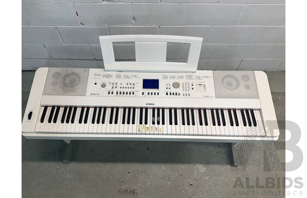 YAMAHA DGX-650WH Digital Piano - ORP $1,499.00