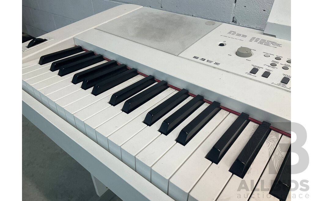 YAMAHA DGX-650WH Digital Piano - ORP $1,499.00