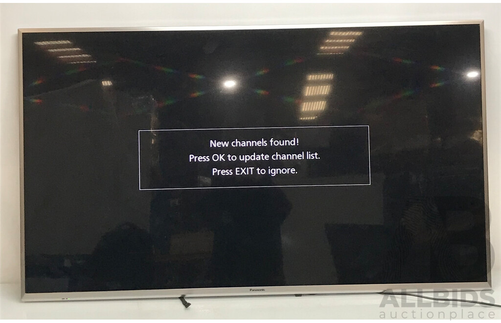 Panasonic (TH-55AS700A) 55-Inch Life + Screen LCD/LED TV with Apple TV