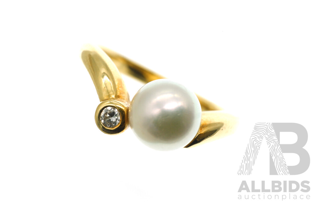 18ct South Sea Pearl and Diamond Ring, Size M, 5.28 Grams