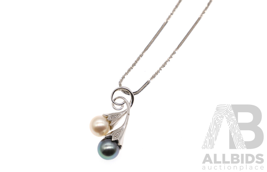 18ct White Gold South Sea Pearl & Tahitian Pearl & Diamond (TDW0.06ct) Pendant, 35mm on 18ct WG Fancy Link Chain, 45cm, 15.26 Grams