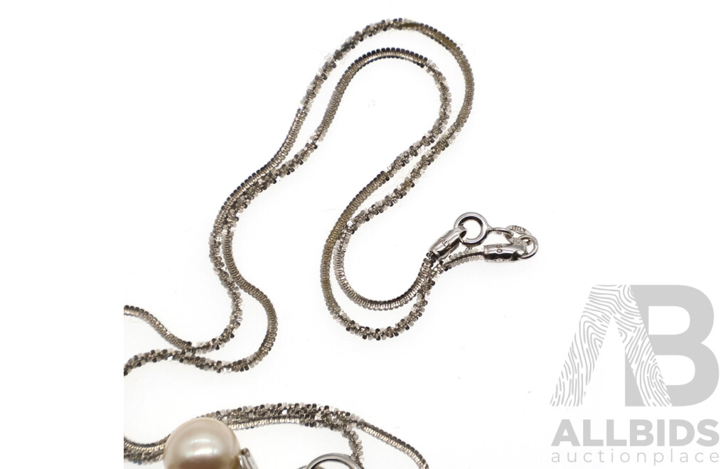 18ct White Gold South Sea Pearl & Tahitian Pearl & Diamond (TDW0.06ct) Pendant, 35mm on 18ct WG Fancy Link Chain, 45cm, 15.26 Grams