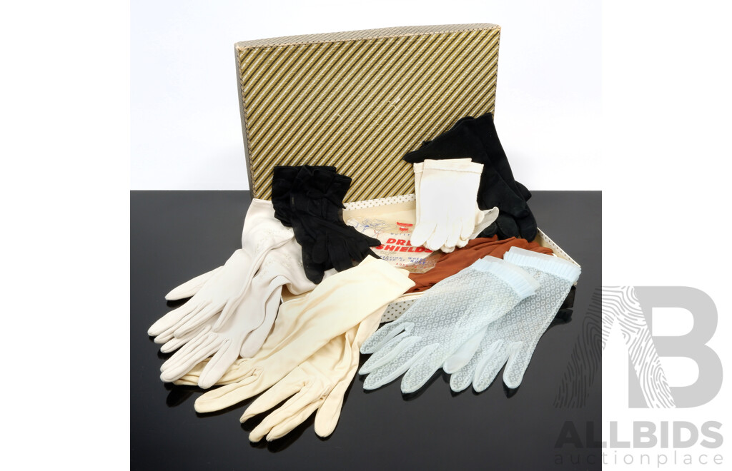 Vintage Glove Box Containing Eight (8) Pairs of Ladies Vintage Gloves in Very Good Condition