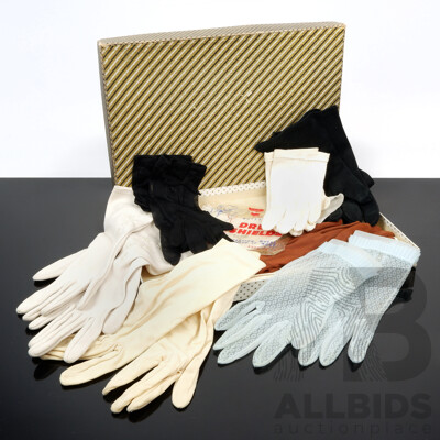 Vintage Glove Box Containing Eight (8) Pairs of Ladies Vintage Gloves in Very Good Condition