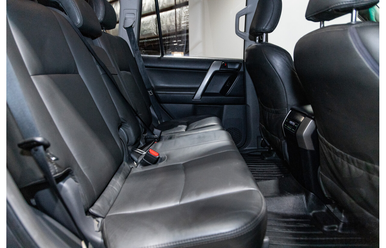 8/2013 Toyota Landcruiser Prado GXL (4x4) KDJ150R 4d Wagon Graphite Metallic Grey Turbo Diesel 3.0L - 7 Seater