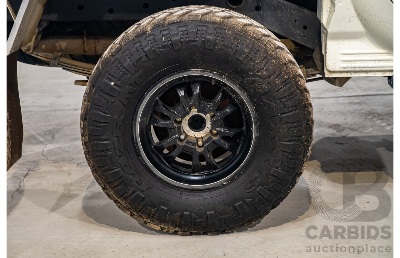 10/2014 Mitsubishi Triton Glx-R (4x4) MN MY14 Update 4d Double Cab Utility White Turbo Diesel 2.5L