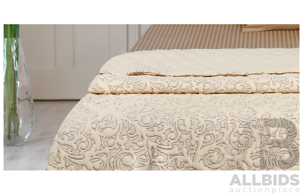 FERN FABRIC Royal Coffee - Queen - 850GSM Coverlet - ORP $359.00