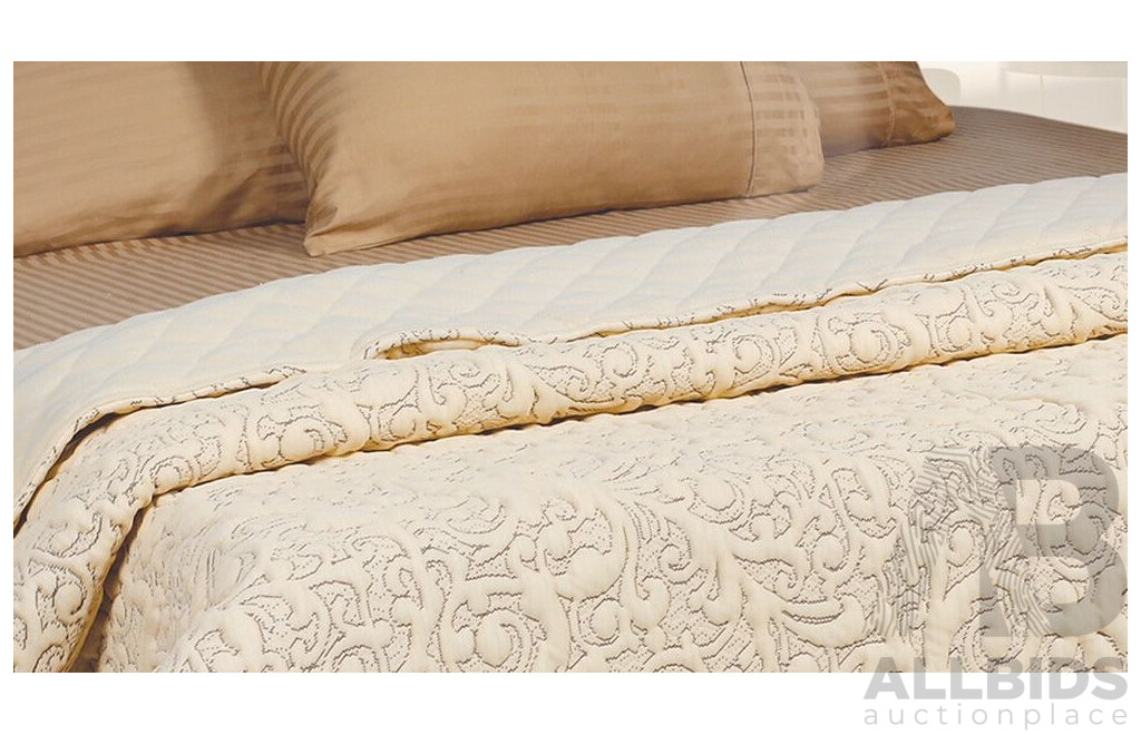 FERN FABRIC Royal Coffee - Queen - 850GSM Coverlet - ORP $359.00