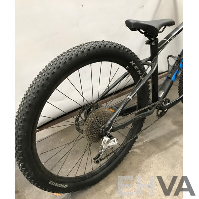 Giant Talon 9 Speed Mountain Bike