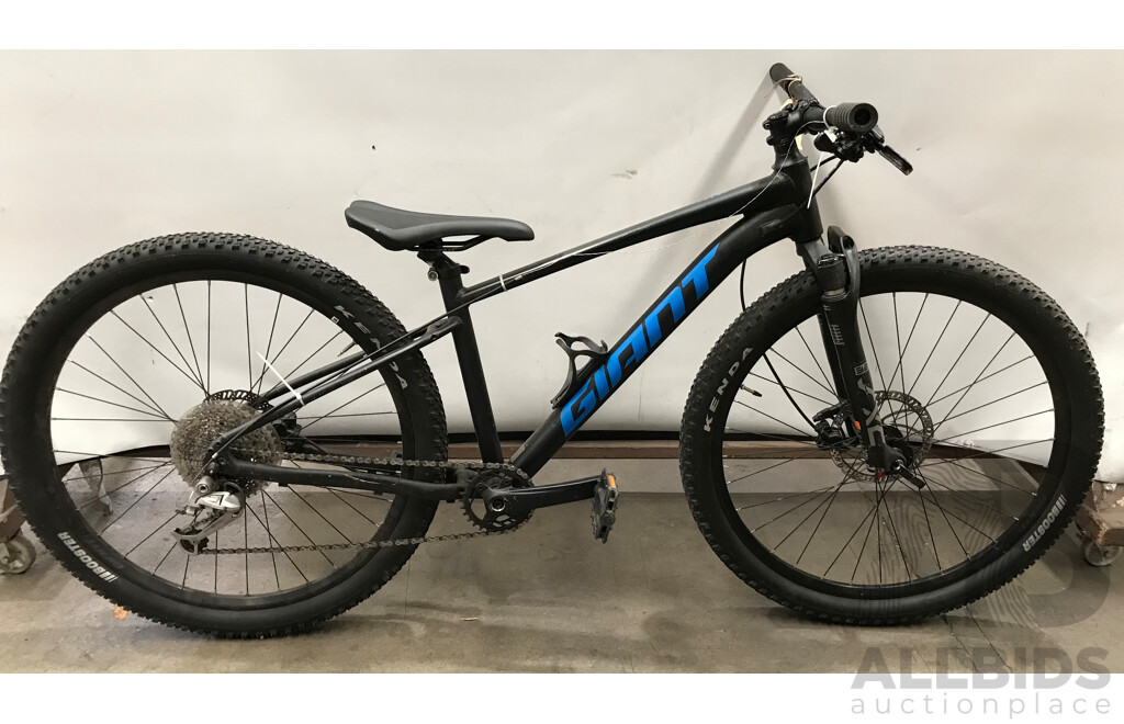 Giant Talon 9 Speed Mountain Bike