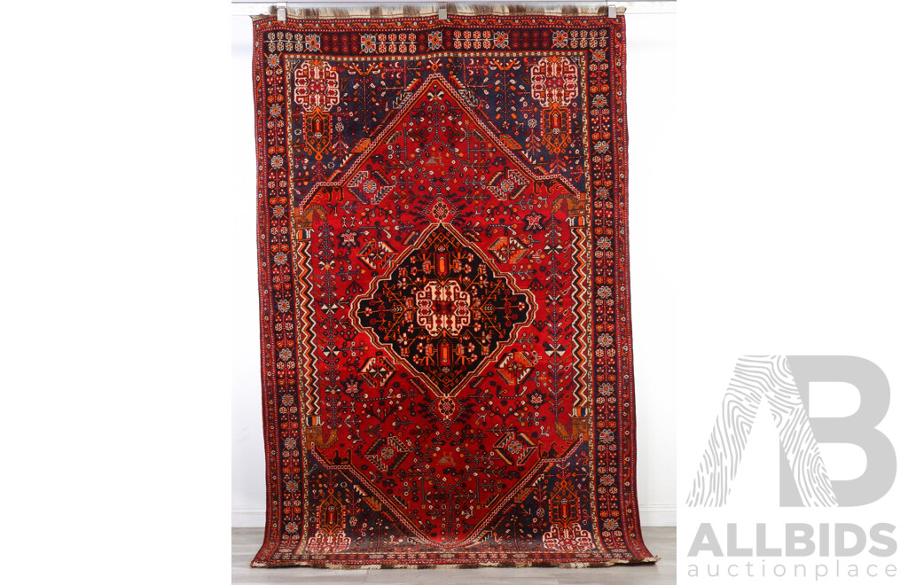 Nice Hand Knotted Persian Qashqui Wool Rug with Classic Design