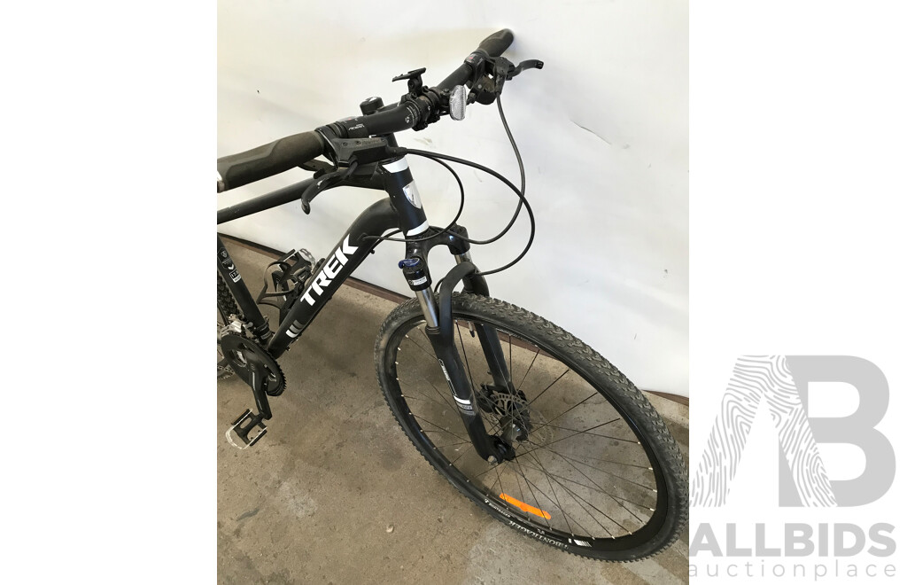 Trek 8.4 Dual Sport 27 Speed Mountain Bike