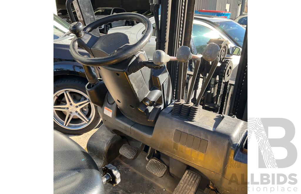 2014 Yale Forklift GLP25TK