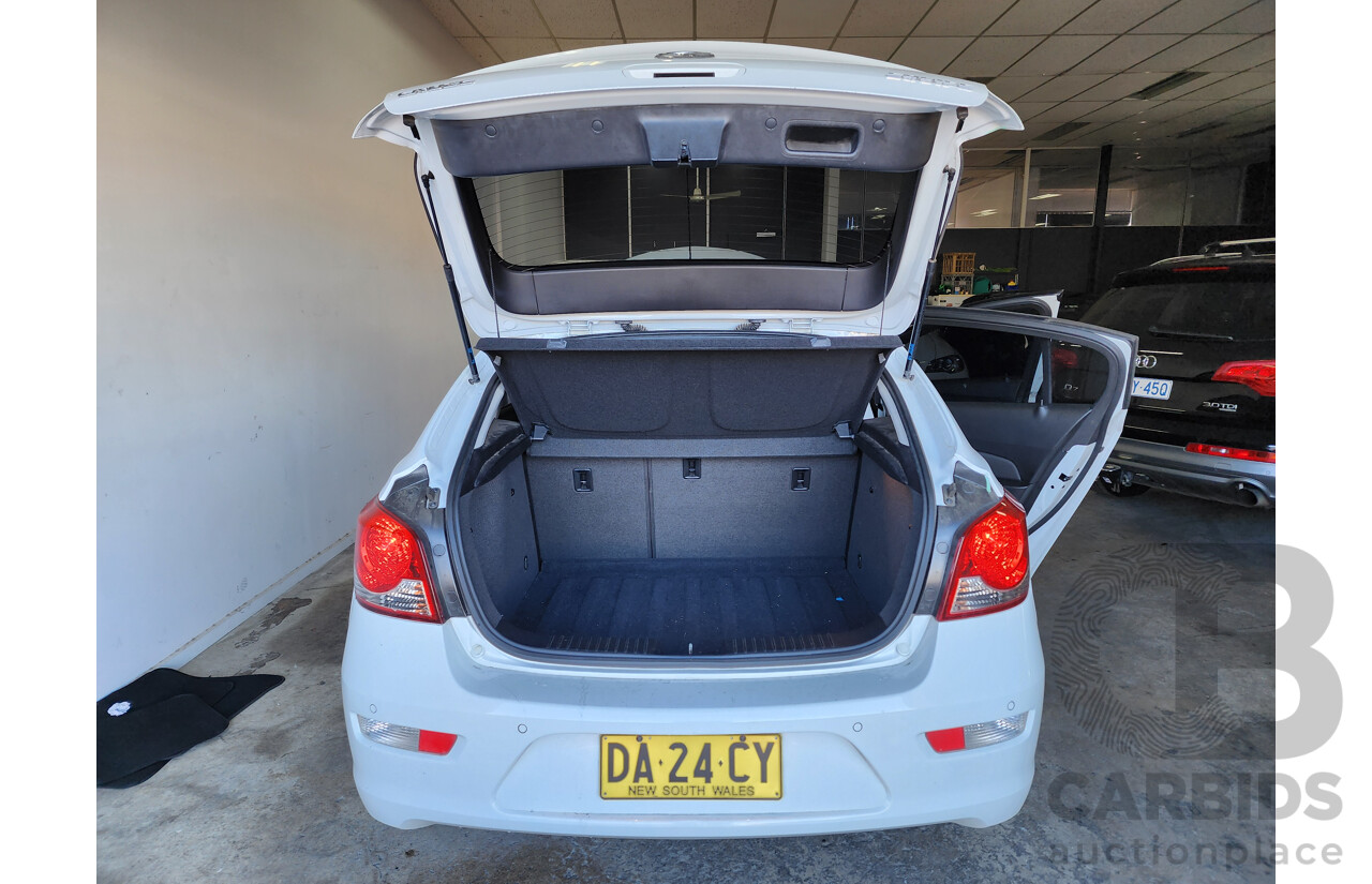 02/2014 Holden Cruze EQUIPE FWD JH MY14 5D Hatchback White 1.8L