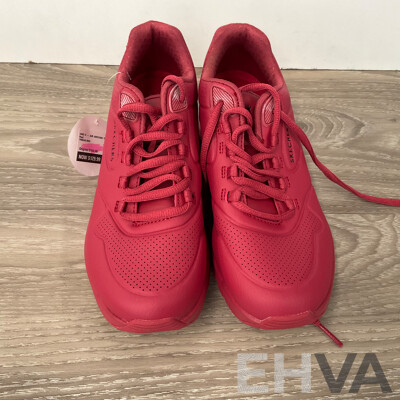 SKECHERS UNO 2 Red Runner Size 6 & GUESS Wallet - Lot of 2