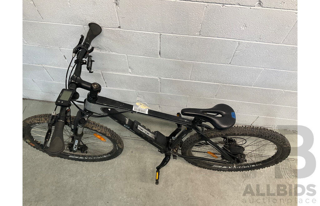 NCM Prague E-Bike (50cm Frame) - ORP $1,499.00
