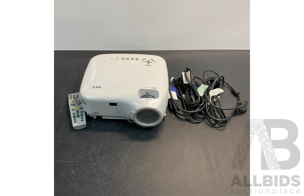 NEC LT380 Projector