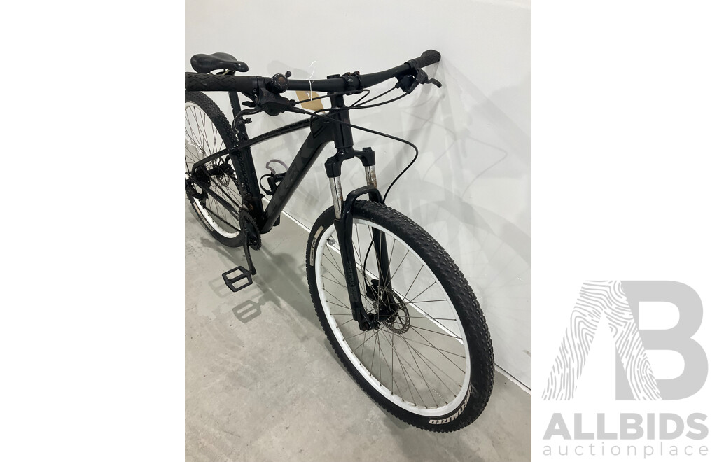 TREK Marlin 5 Mountain Bike (42cm Frame)