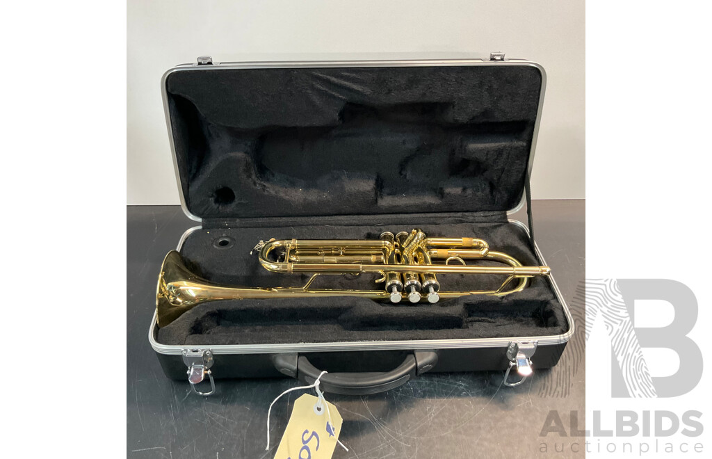 HUXLEY Trumpet with Case