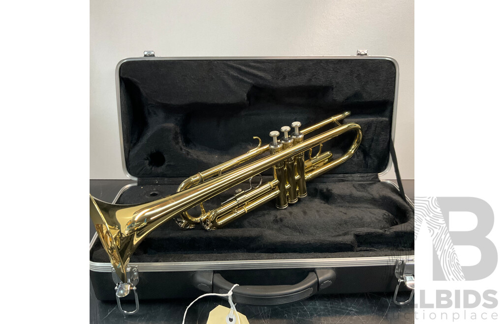 HUXLEY Trumpet with Case