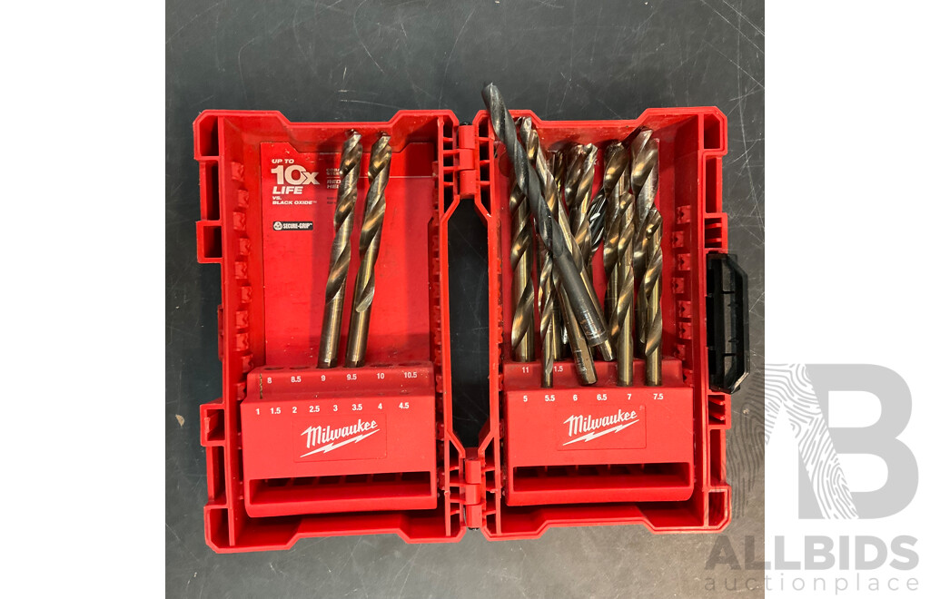 MILWAUKEE M18 Charger with Drill Bit Kit X2