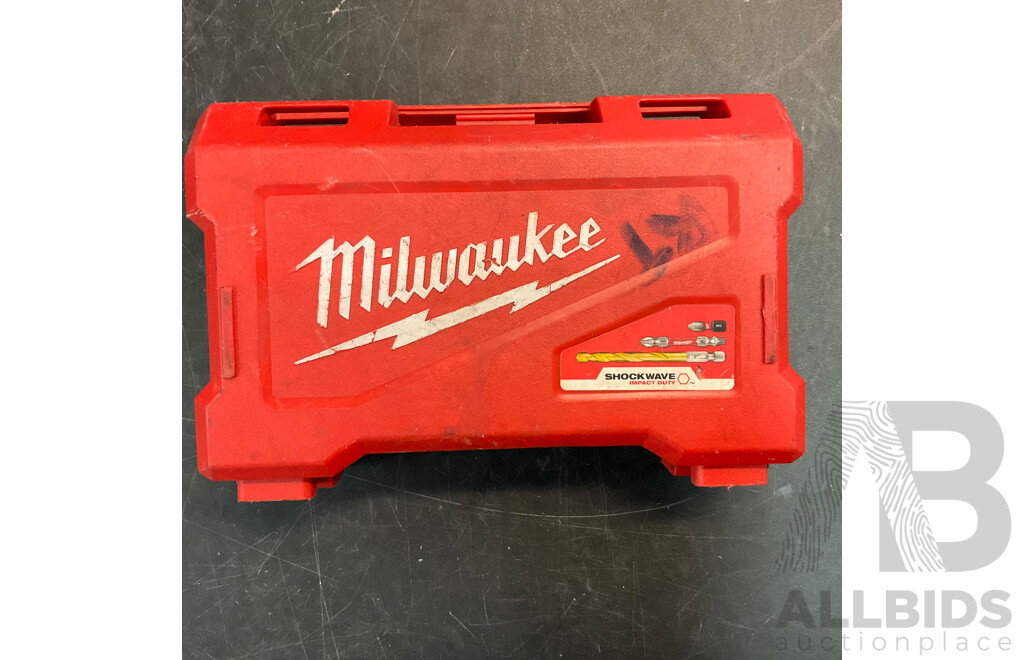 MILWAUKEE M18 Charger with Drill Bit Kit X2