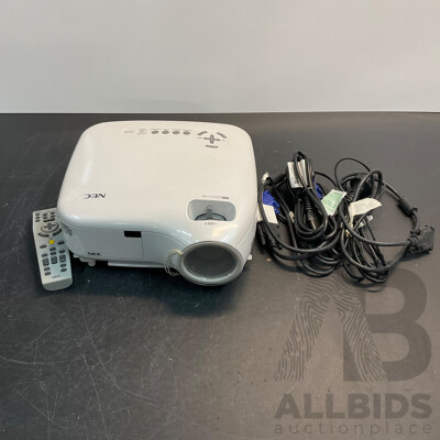 NEC LT380 Projector