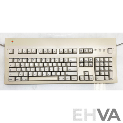 Apple (M0350) Macintosh LC Computer W/ Apple Monitor, Keyboard & Mouse
