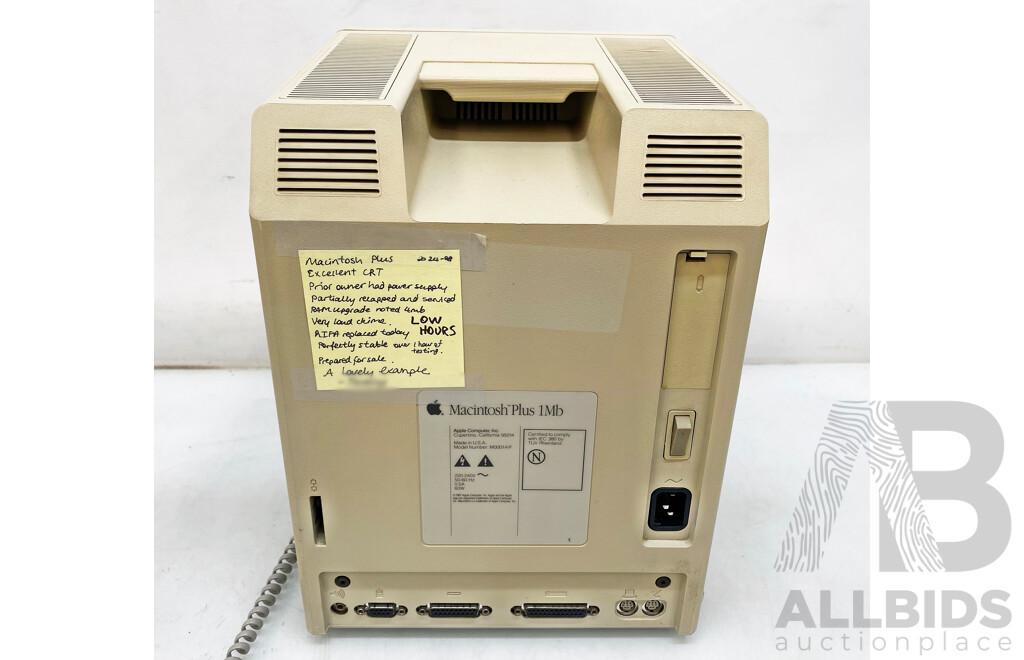 Apple (M0001AP) Plus 1Mb Desktop Computer W/ Keyboard