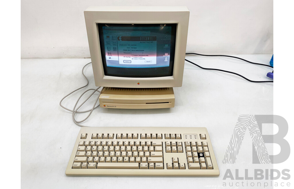 Apple (M1254) Macintosh LC II Computer W/ Apple Monitor & Keyboard