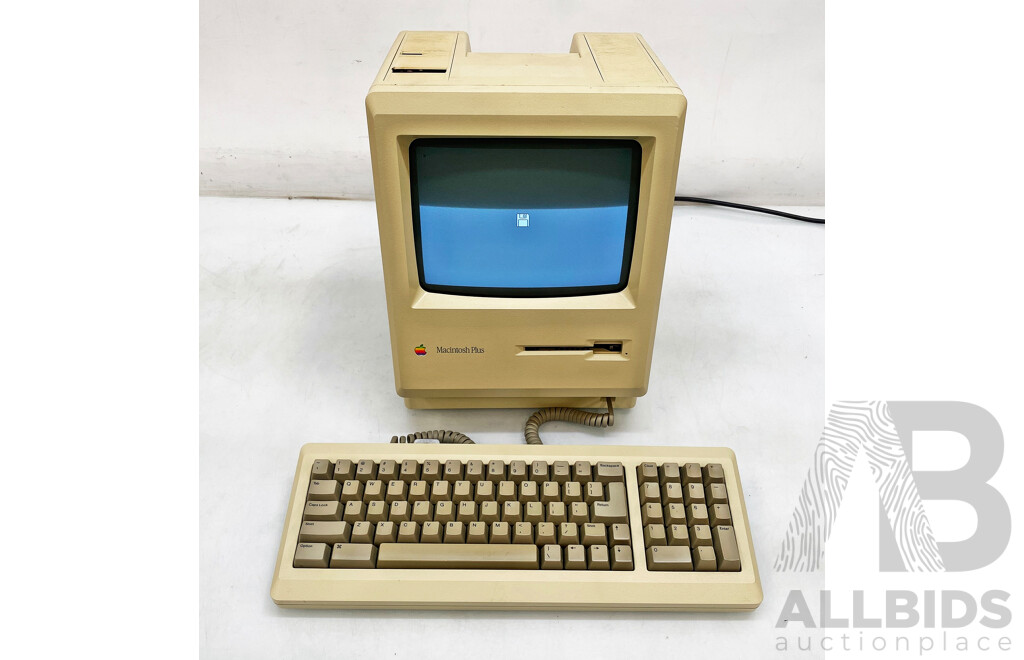 Apple (M0001AP) Plus 1Mb Desktop Computer W/ Keyboard