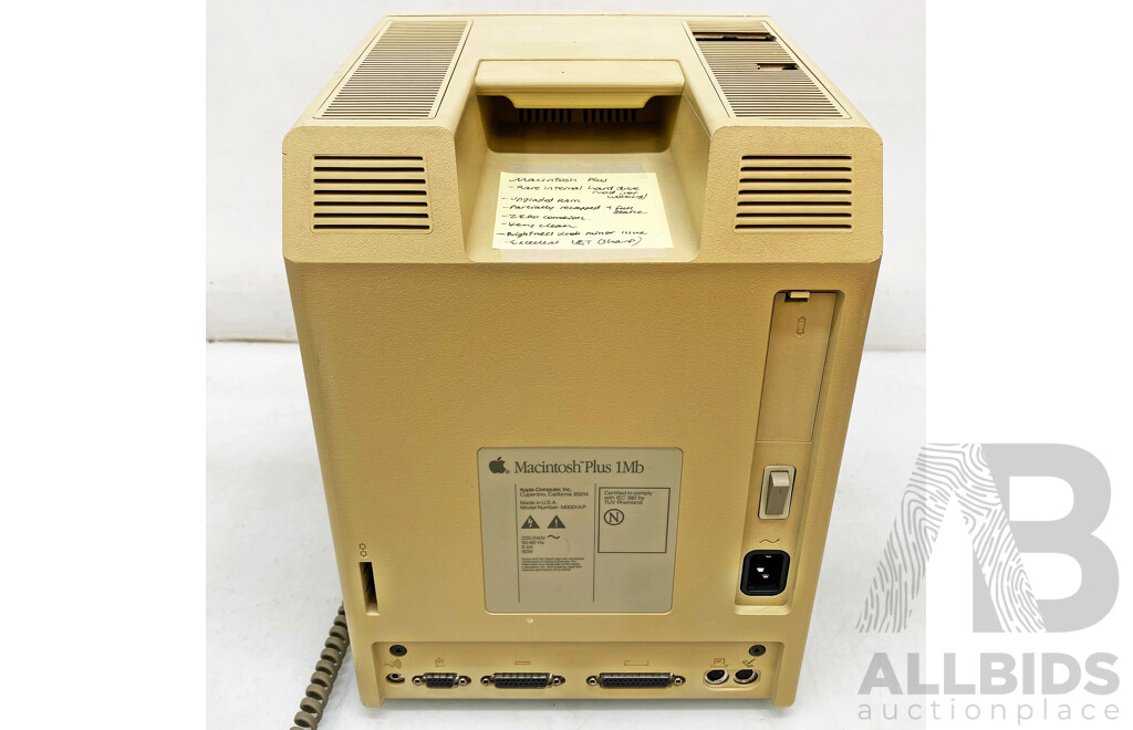 Apple (M0001AP) Plus 1Mb Desktop Computer W/ Keyboard