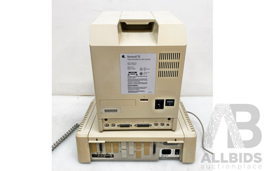 Vintage Apple (M5011) Macintosh SE Desktop Computer W/ Mouse & Keyboard & Apple IIe Platinum