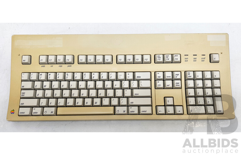 Apple (M0115) Extended Keyboard