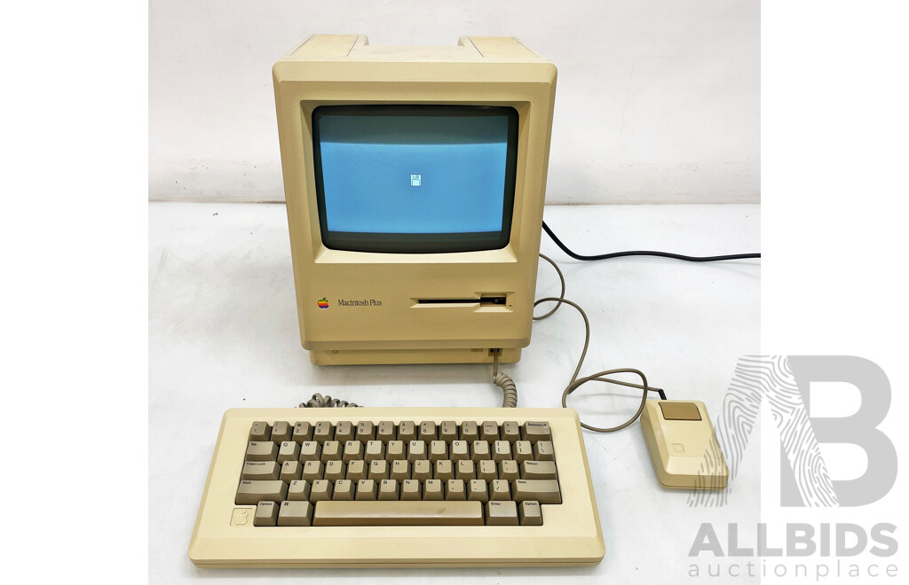 Apple (M0001AP) Macintosh Plus Desktop Computer W/ Keyboard & Mouse