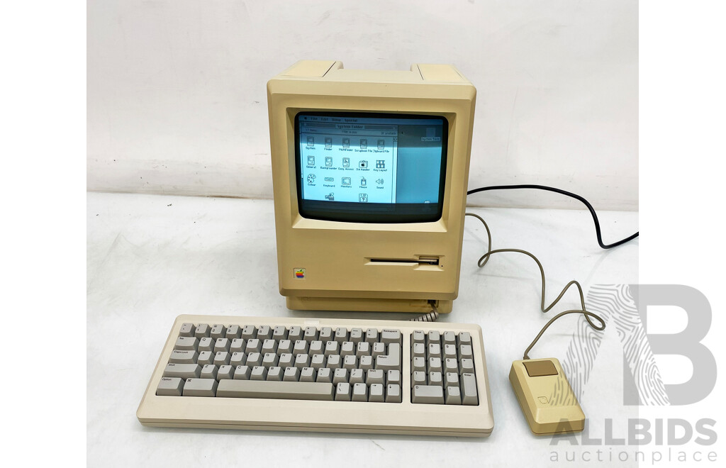 Apple (M0001A) Plus 1Mb Desktop Computer W/ Keyboard & Mouse