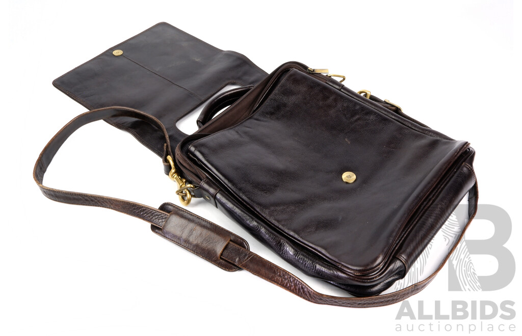 Australian Leather Crossover Bag by Oran Leather Australia