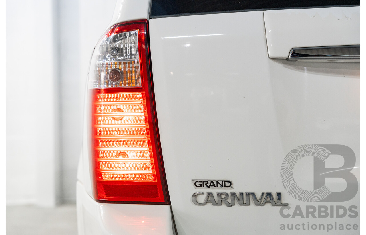 5/2014 Kia Grand Carnival Si VQ MY14 4d Wagon White V6 3.5L - 8 Seater