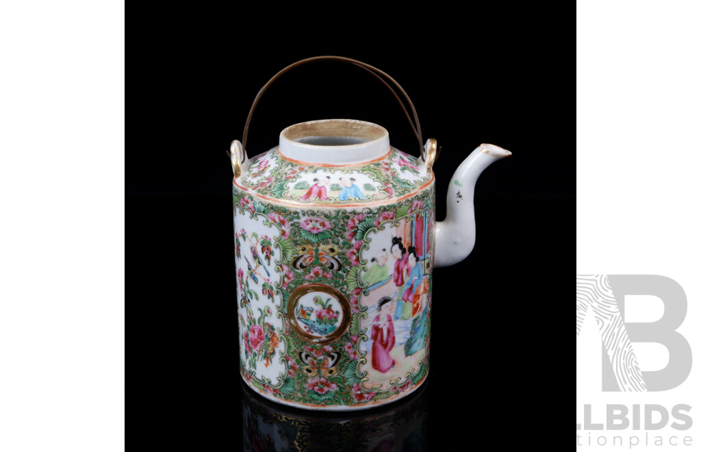 Fine Antique Chinese Canton Export Ware Porcelain Famille Rose Teapot, Circa 19th Century, Qing Dynasty