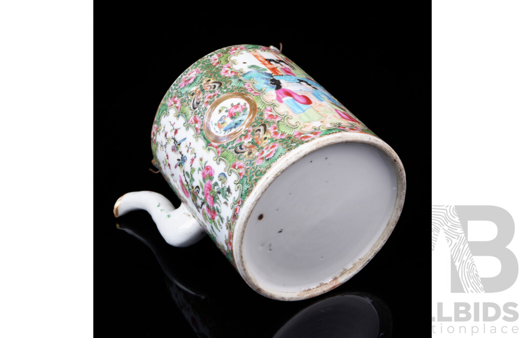 Fine Antique Chinese Canton Export Ware Porcelain Famille Rose Teapot, Circa 19th Century, Qing Dynasty