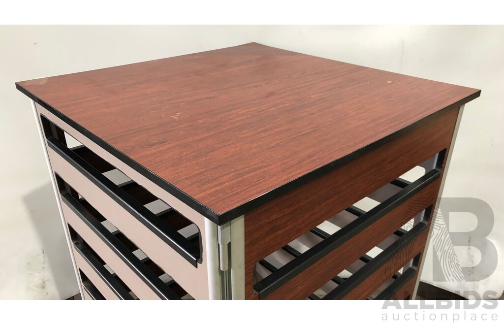 Mobile Shop Display Unit Lot 1546079 ALLBIDS