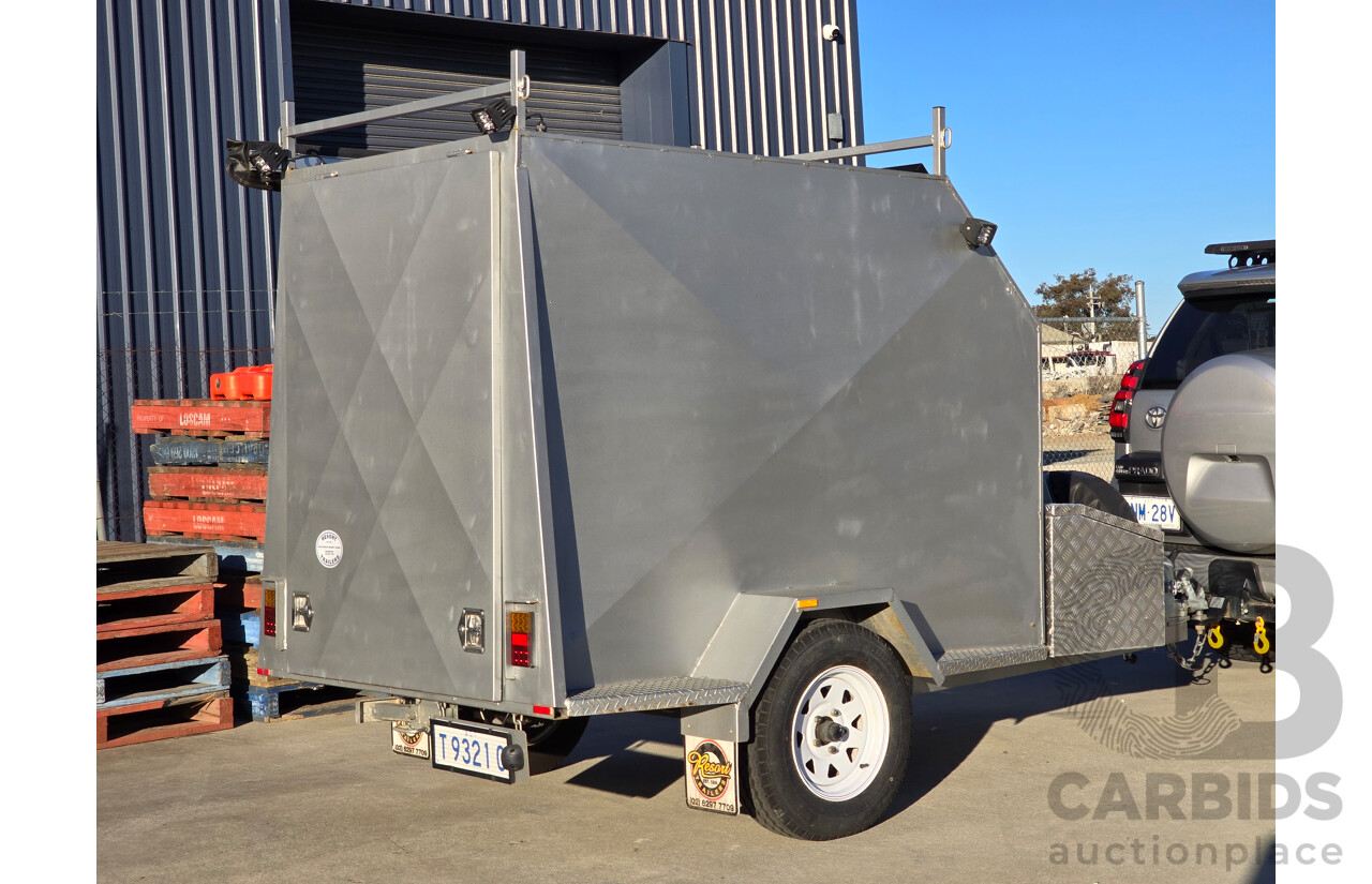 12/2021 Resort Trailers 7x4x5 Multi Purpose Enclosed Trailer Silver Single Axle