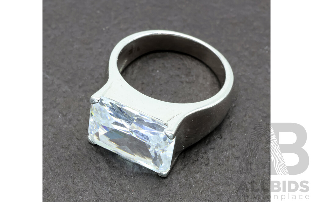 Sterling Silver Austrian Rock Crystal Cocktail Ring, Size S, 12.02 Grams