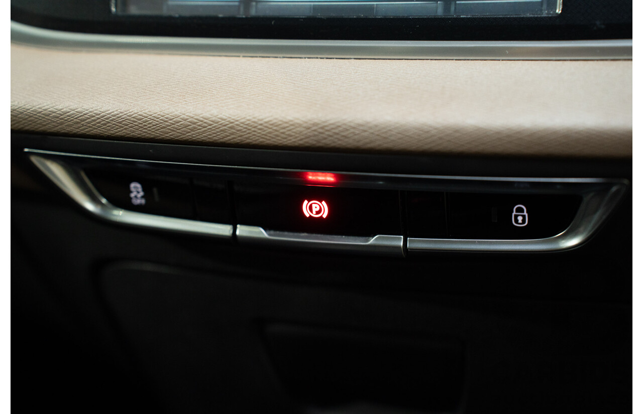 1/2015 Citroen Grand C4 Picasso Exclusive B7 MY15 4d Wagon White Turbo Diesel 2.0L - 7 Seater