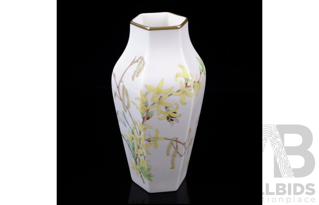 Wedgwood Porcelain Vase With Hand - Lot 1550497 