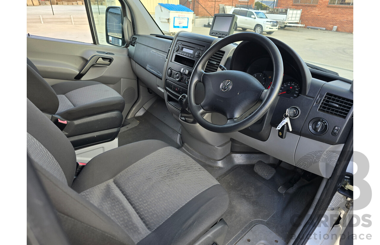 04/2014 Volkswagen Crafter LWB Hi-Roof BlueTDI MY14 2d Van White Turbo Diesel 2.0L