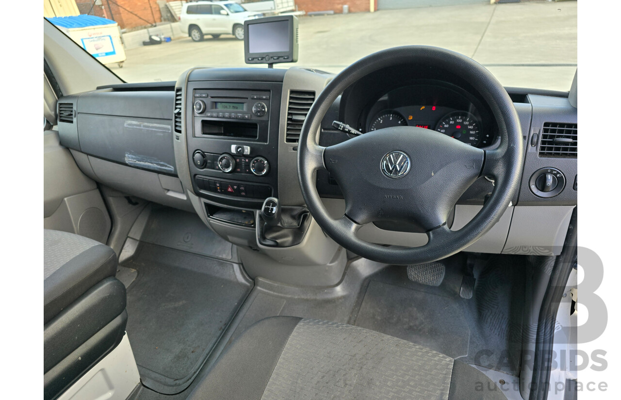 04/2014 Volkswagen Crafter LWB Hi-Roof BlueTDI MY14 2d Van White Turbo Diesel 2.0L