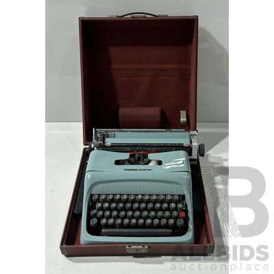 Vintage Olivetti Studio 44 Portable Typewriter in Case