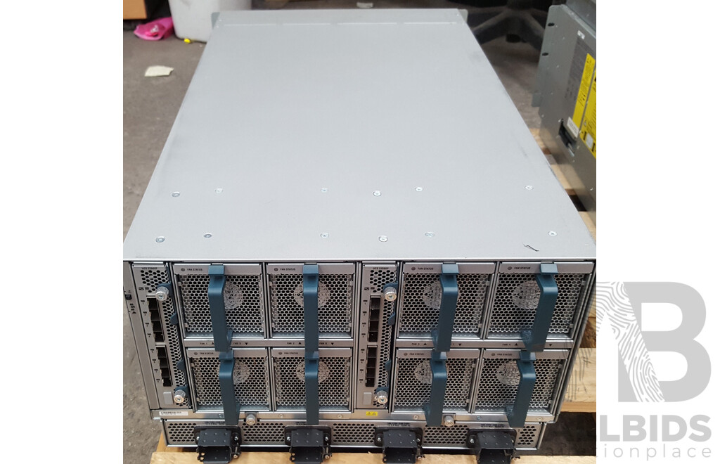 Cisco UCS 5108 8-Slot Blade Server Chassis w/ 1 x Cisco UCS B200 M3 Dual Intel Xeon (E5-2650 v2) 2.60GHz-3.40GHz 8-Core CPU Blade Server